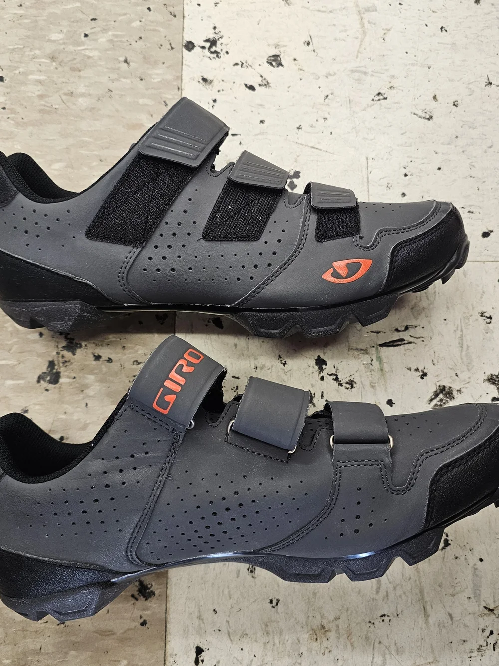 Giro durable cycling